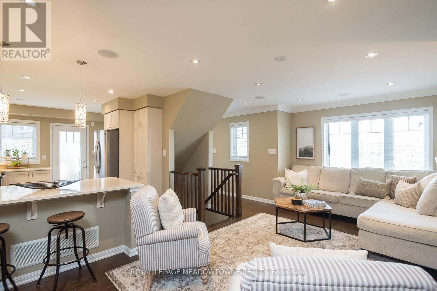 961 Nadalin Heights, Milton, Ontario L9T 8R3 - Photo 11 - W12478902