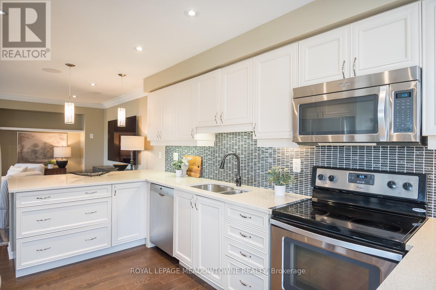 961 Nadalin Heights, Milton, Ontario L9T 8R3 - Photo 14 - W12478902