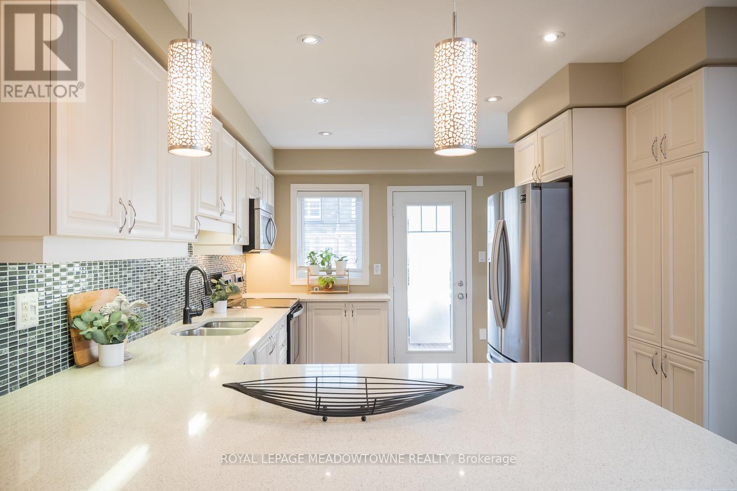 961 Nadalin Heights, Milton, Ontario L9T 8R3 - Photo 13 - W12478902