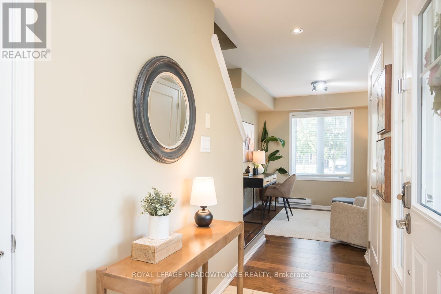 961 Nadalin Heights, Milton, Ontario L9T 8R3 - Photo 4 - W12478902