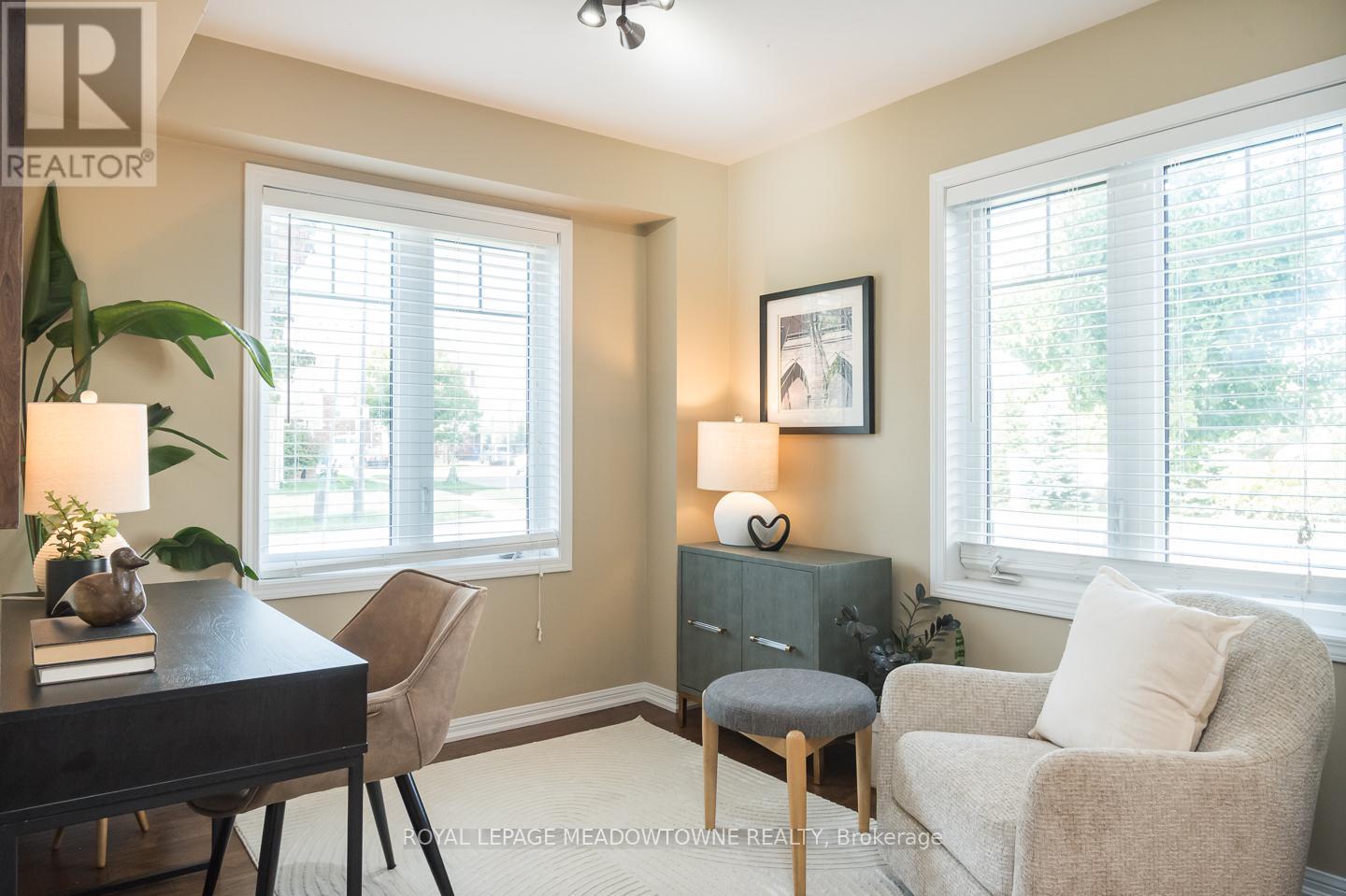 961 Nadalin Heights, Milton, Ontario L9T 8R3 - Photo 5 - W12478902