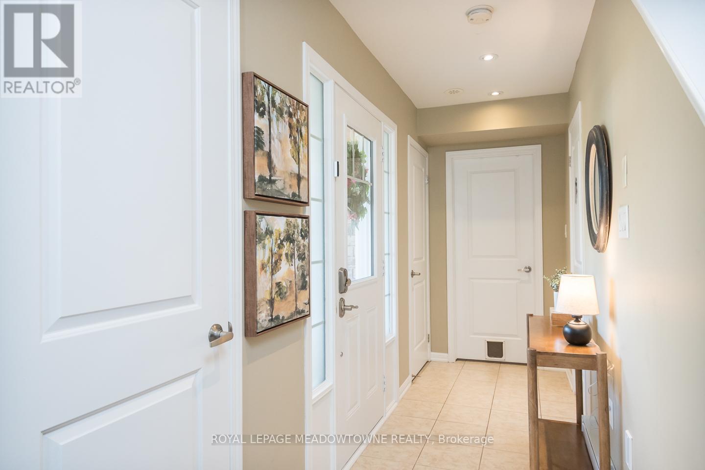 961 Nadalin Heights, Milton, Ontario L9T 8R3 - Photo 3 - W12478902