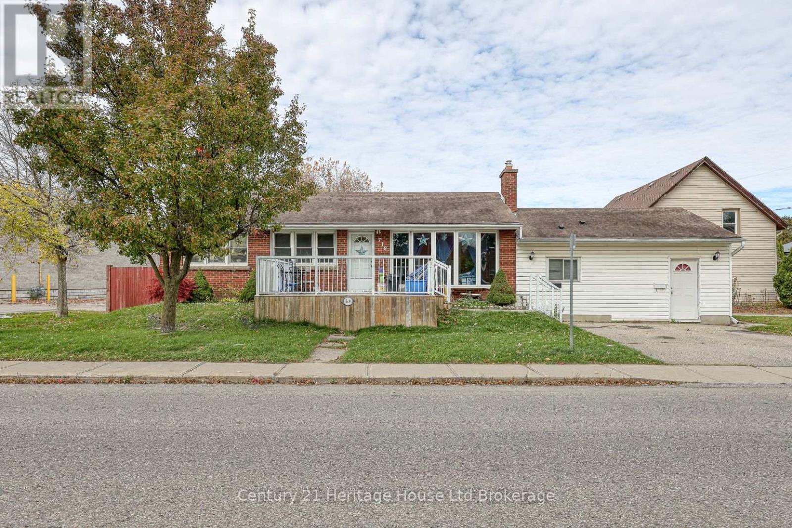 719 PEEL STREET, Woodstock, Ontario