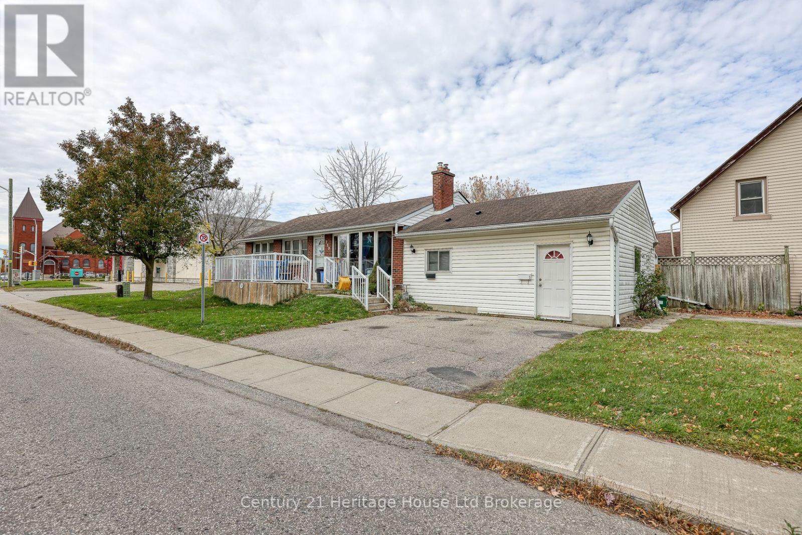 719 Peel Street, Woodstock, Ontario  N4S 1L5 - Photo 2 - X12523086