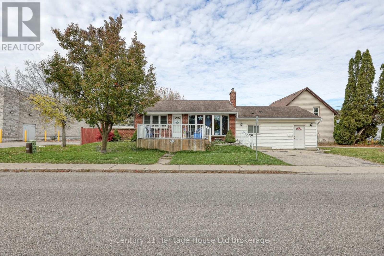 719 Peel Street, Woodstock, Ontario  N4S 1L5 - Photo 3 - X12523086