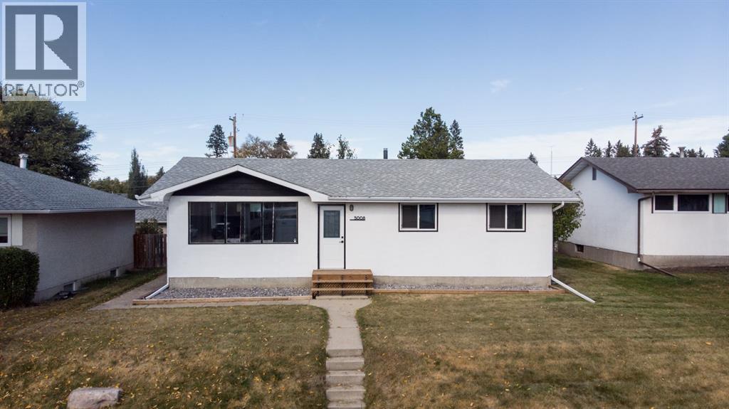 5008 39 Street, Innisfail, Alberta  T4G 1H7 - Photo 1 - A2269633