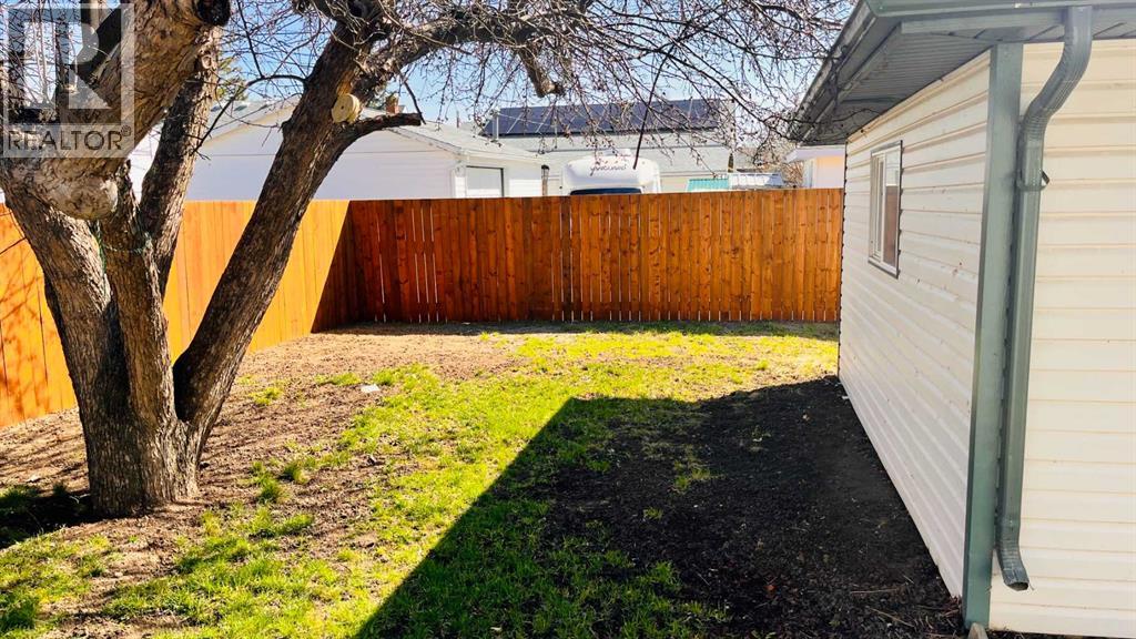 324 2  W, Bow Island, Alberta  T0K 0G0 - Photo 30 - A2212052