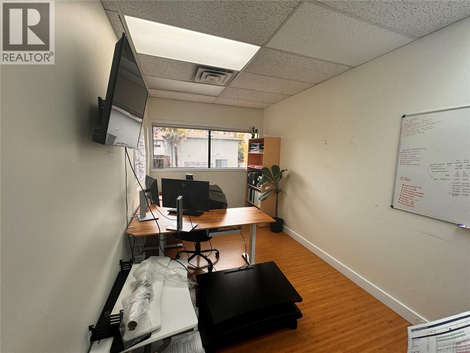 227 1175 Cook St, Victoria, British Columbia  V8V 4A1 - Photo 3 - 1020093