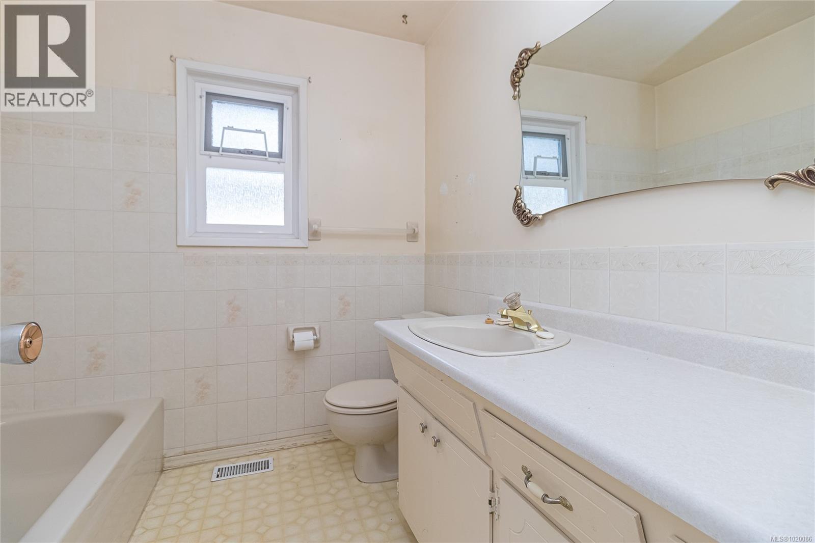 1711 Teakwood Rd, Saanich, British Columbia  V8P 3C8 - Photo 12 - 1020086