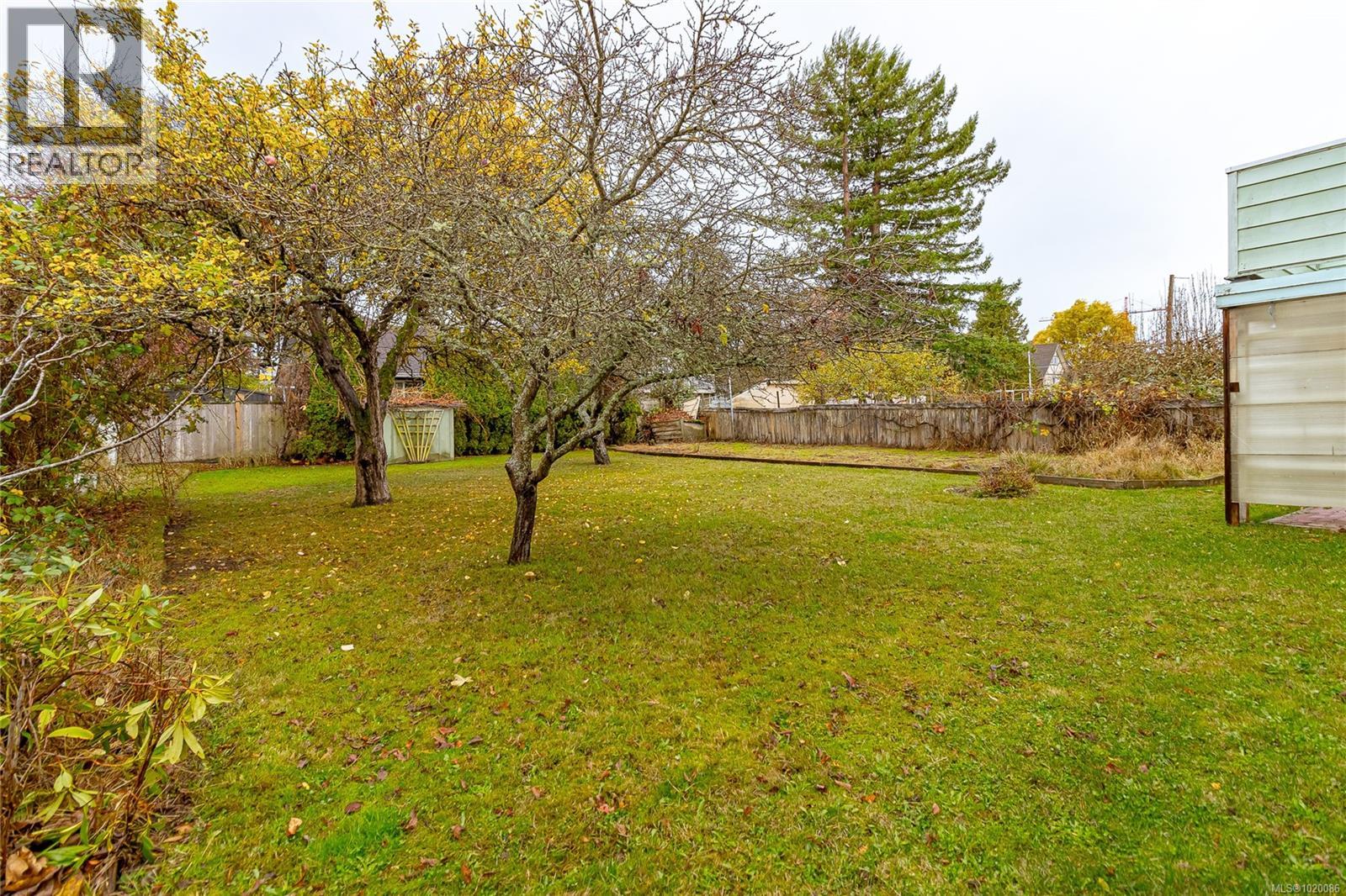 1711 Teakwood Rd, Saanich, British Columbia  V8P 3C8 - Photo 22 - 1020086