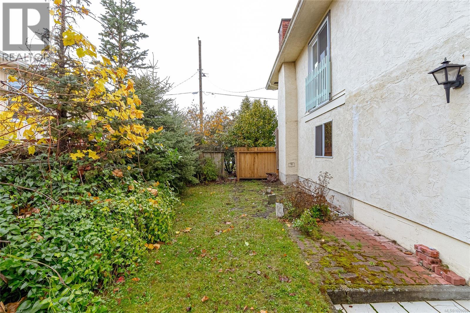 1711 Teakwood Rd, Saanich, British Columbia  V8P 3C8 - Photo 25 - 1020086