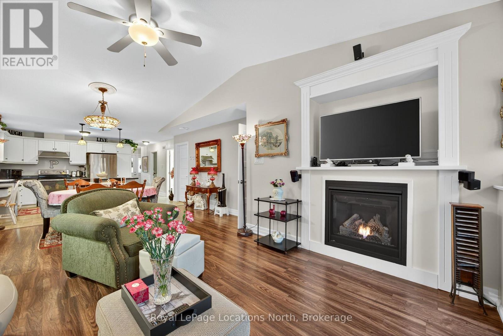 19 Chestnut Lane, Wasaga Beach, Ontario  L9Z 0G4 - Photo 3 - S12523074