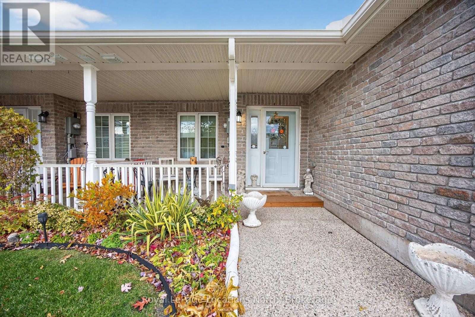 19 Chestnut Lane, Wasaga Beach, Ontario  L9Z 0G4 - Photo 7 - S12523074