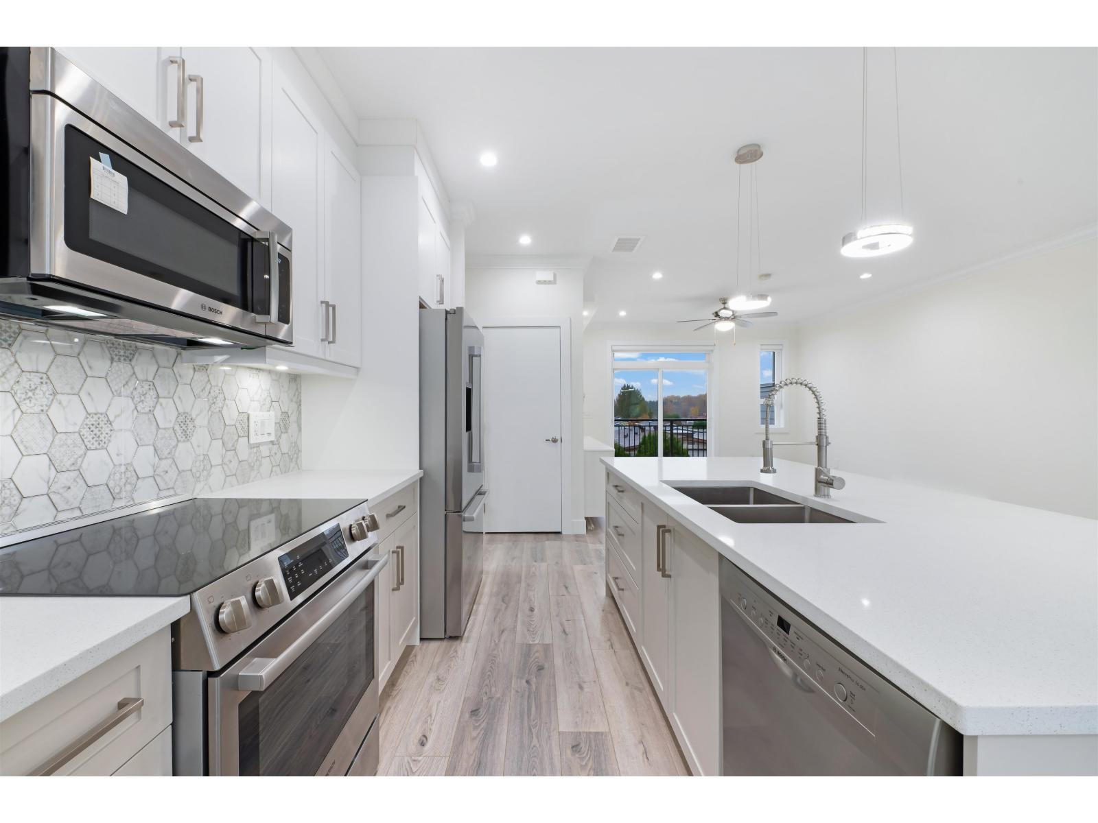 11 8181 135a Street, Surrey, British Columbia V3W 3N8 - Photo 12 - R3063721