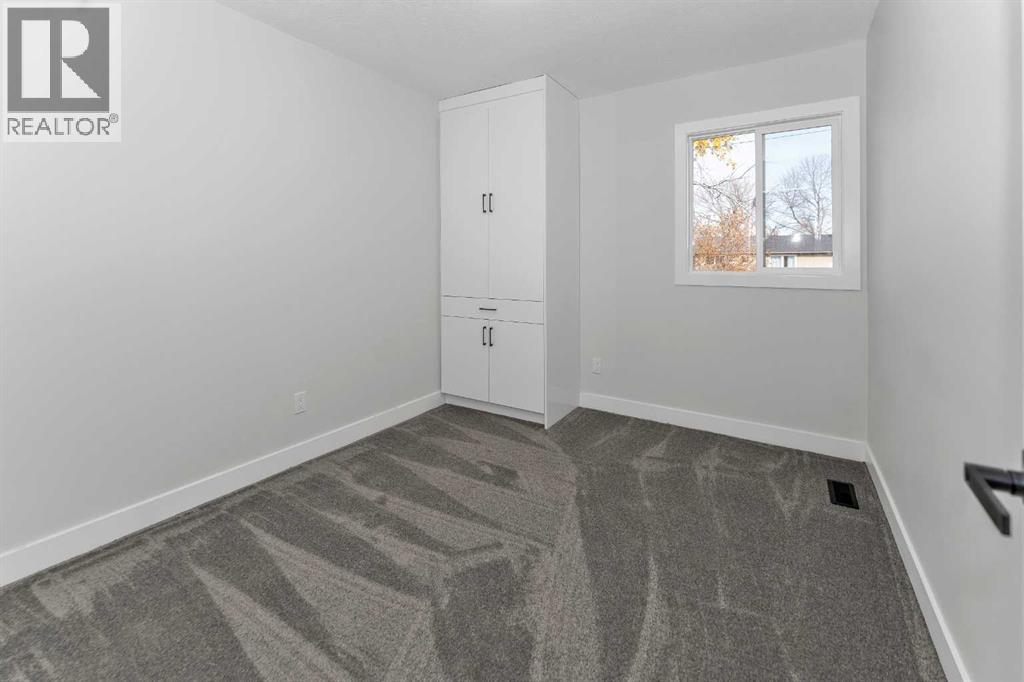 915 Pinecliff Drive Ne, Calgary, Alberta  T2Y 3Y3 - Photo 9 - A2267681