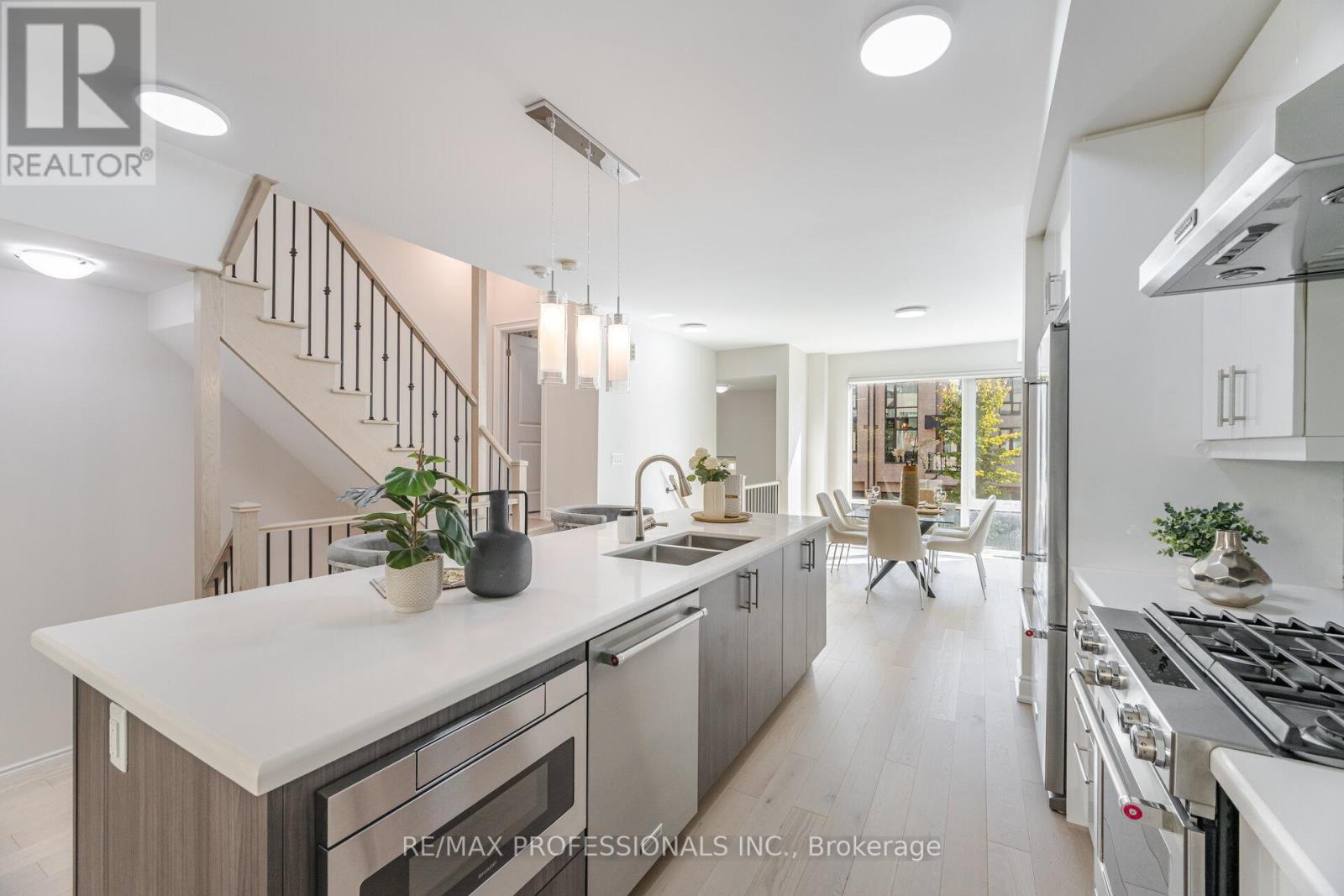 22 Pony Farm Drive, Toronto, Ontario  M9R 0B3 - Photo 10 - W12522728