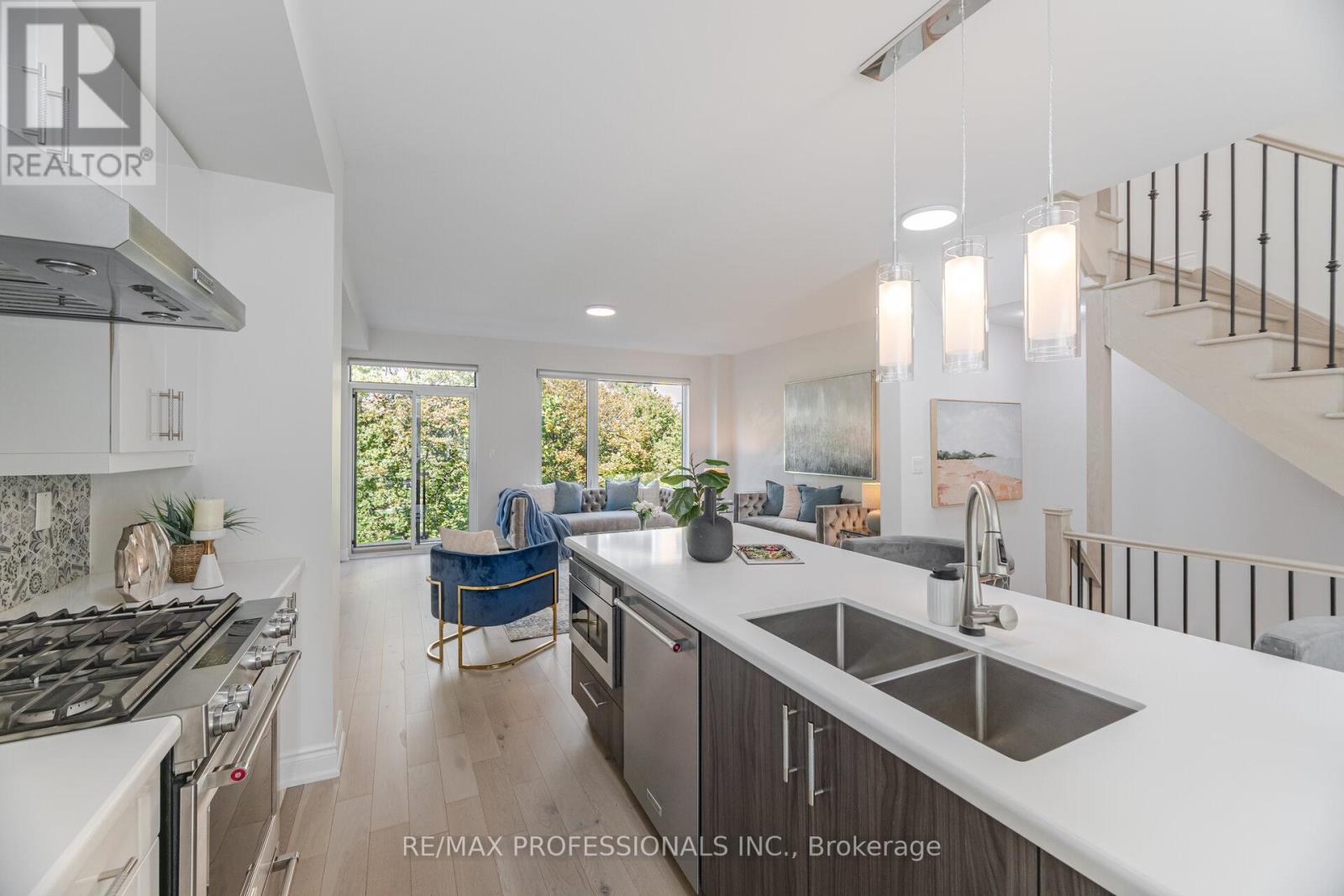 22 Pony Farm Drive, Toronto, Ontario  M9R 0B3 - Photo 11 - W12522728