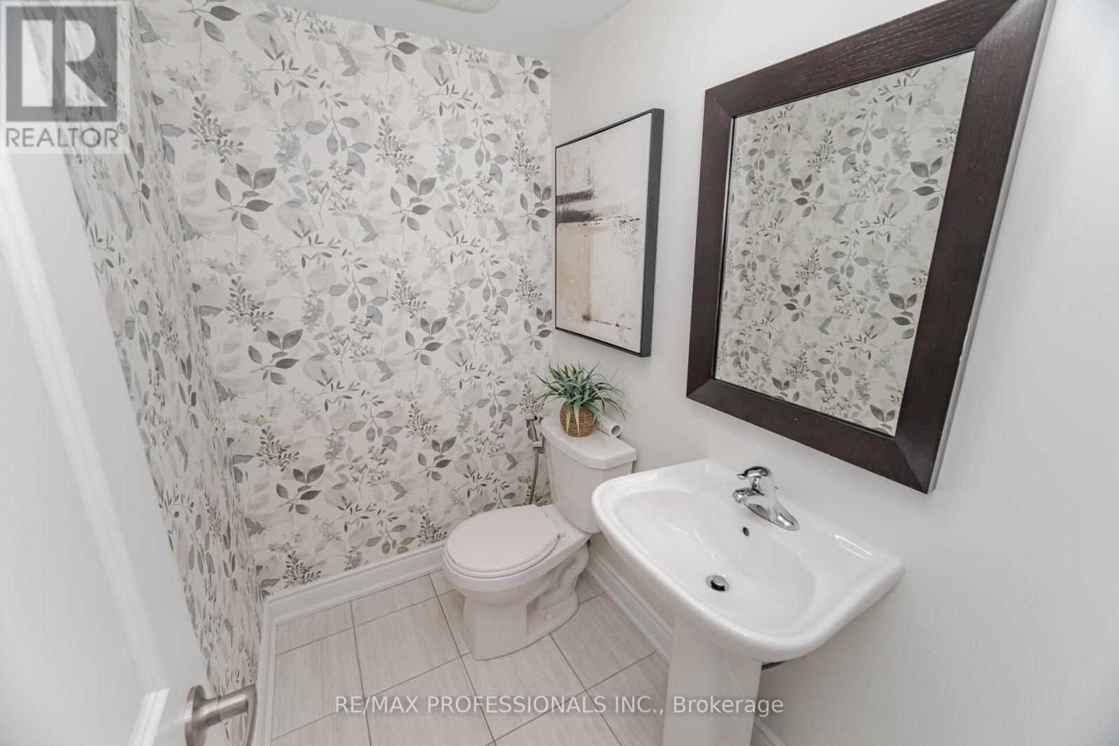 22 Pony Farm Drive, Toronto, Ontario  M9R 0B3 - Photo 16 - W12522728