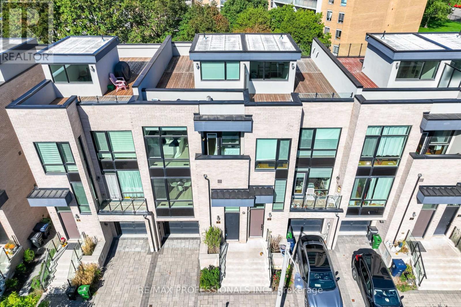 22 Pony Farm Drive, Toronto, Ontario  M9R 0B3 - Photo 2 - W12522728