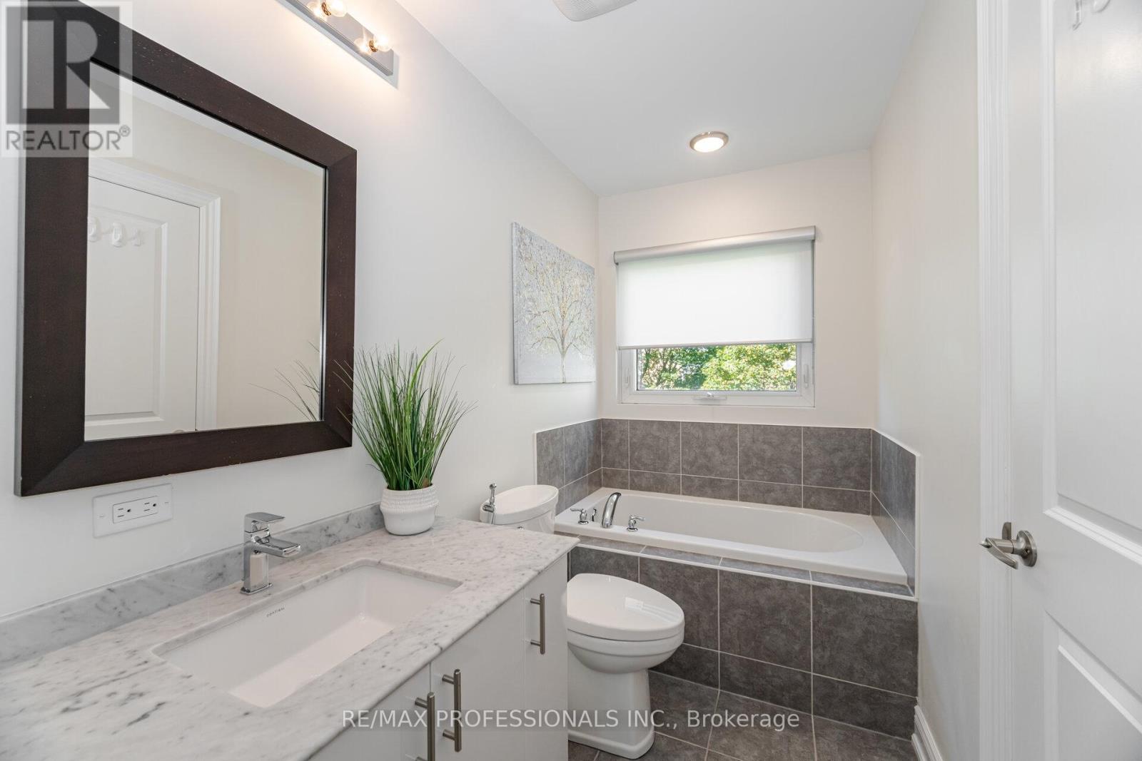 22 Pony Farm Drive, Toronto, Ontario  M9R 0B3 - Photo 21 - W12522728