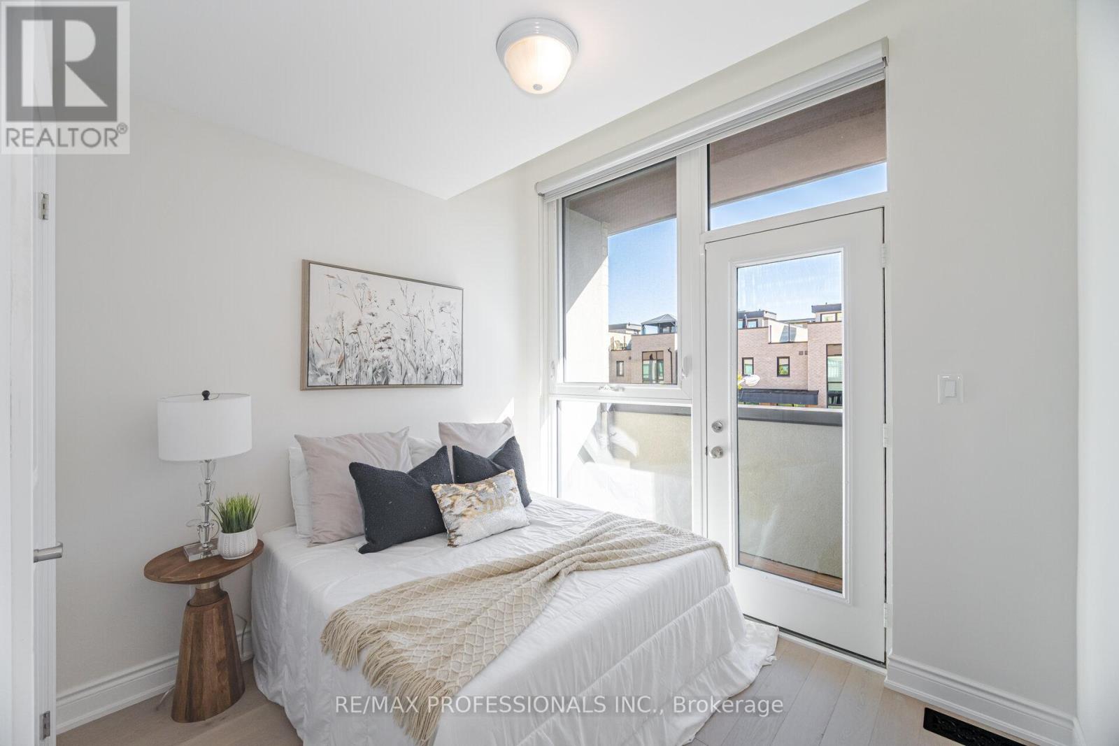 22 Pony Farm Drive, Toronto, Ontario  M9R 0B3 - Photo 24 - W12522728