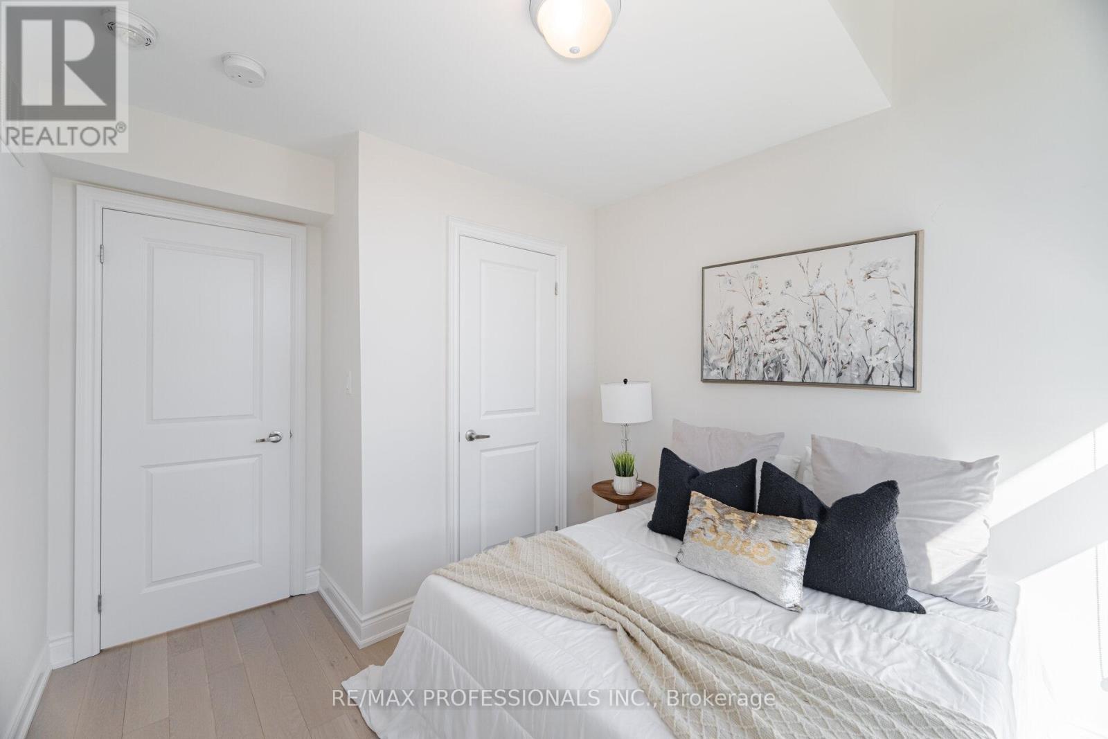 22 Pony Farm Drive, Toronto, Ontario  M9R 0B3 - Photo 25 - W12522728