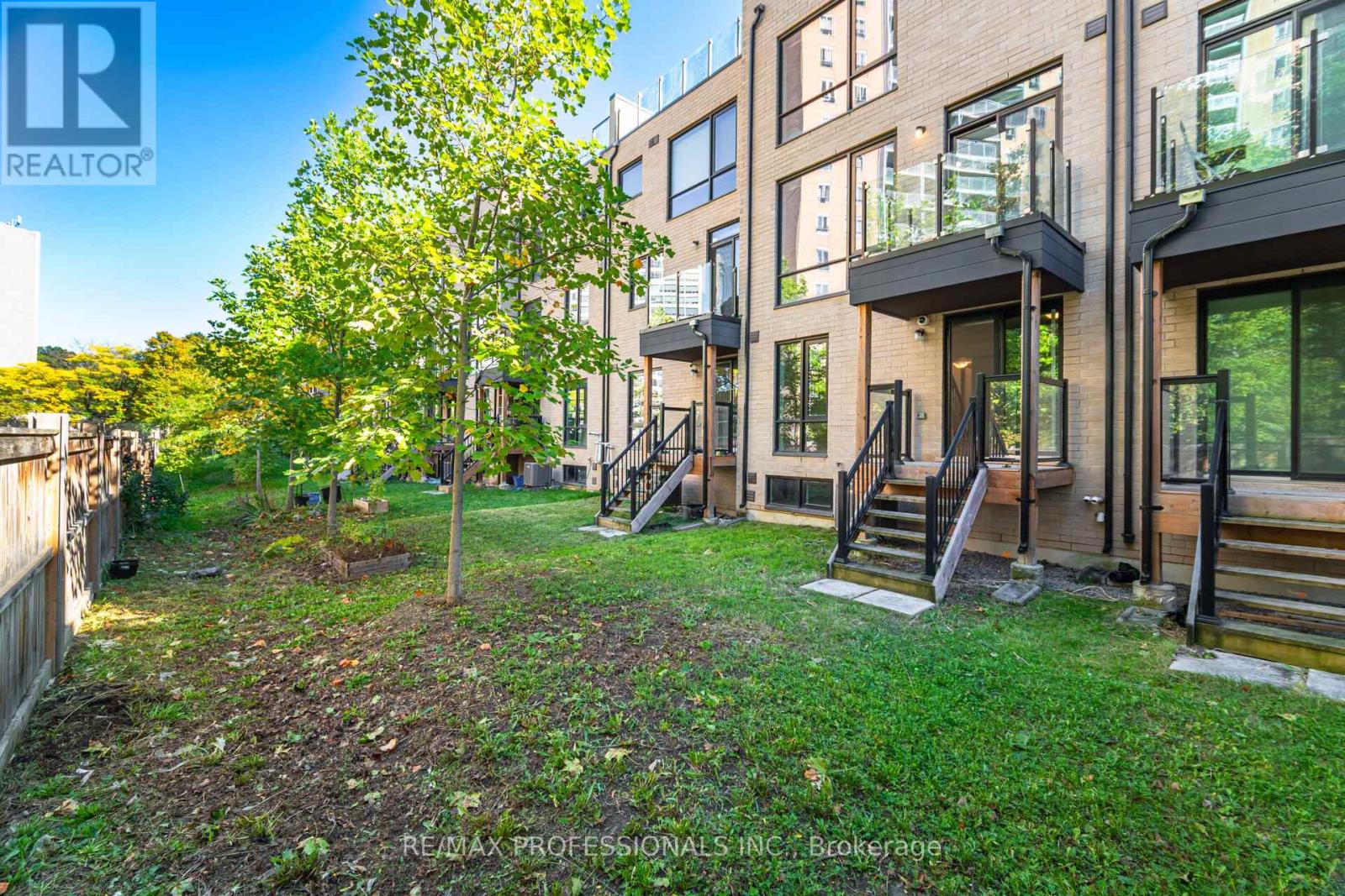 22 Pony Farm Drive, Toronto, Ontario  M9R 0B3 - Photo 36 - W12522728