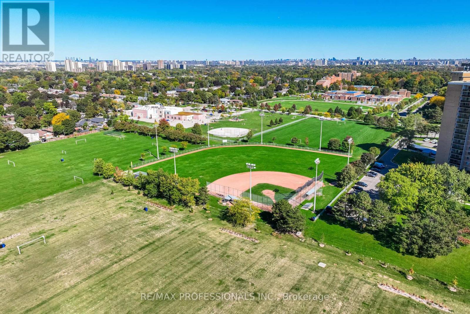 22 Pony Farm Drive, Toronto, Ontario  M9R 0B3 - Photo 43 - W12522728