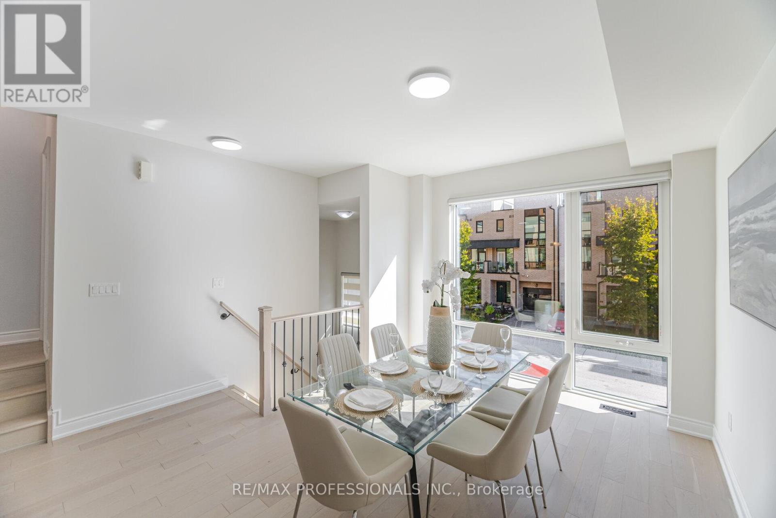 22 Pony Farm Drive, Toronto, Ontario  M9R 0B3 - Photo 6 - W12522728