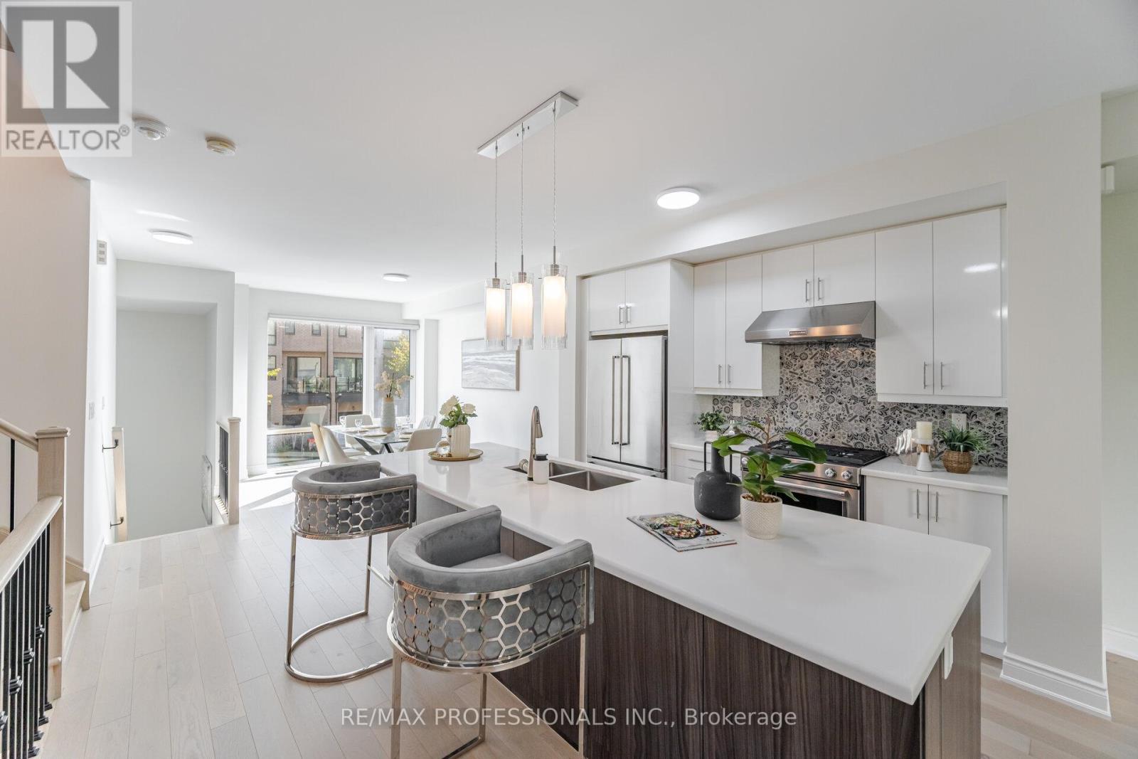 22 Pony Farm Drive, Toronto, Ontario  M9R 0B3 - Photo 9 - W12522728