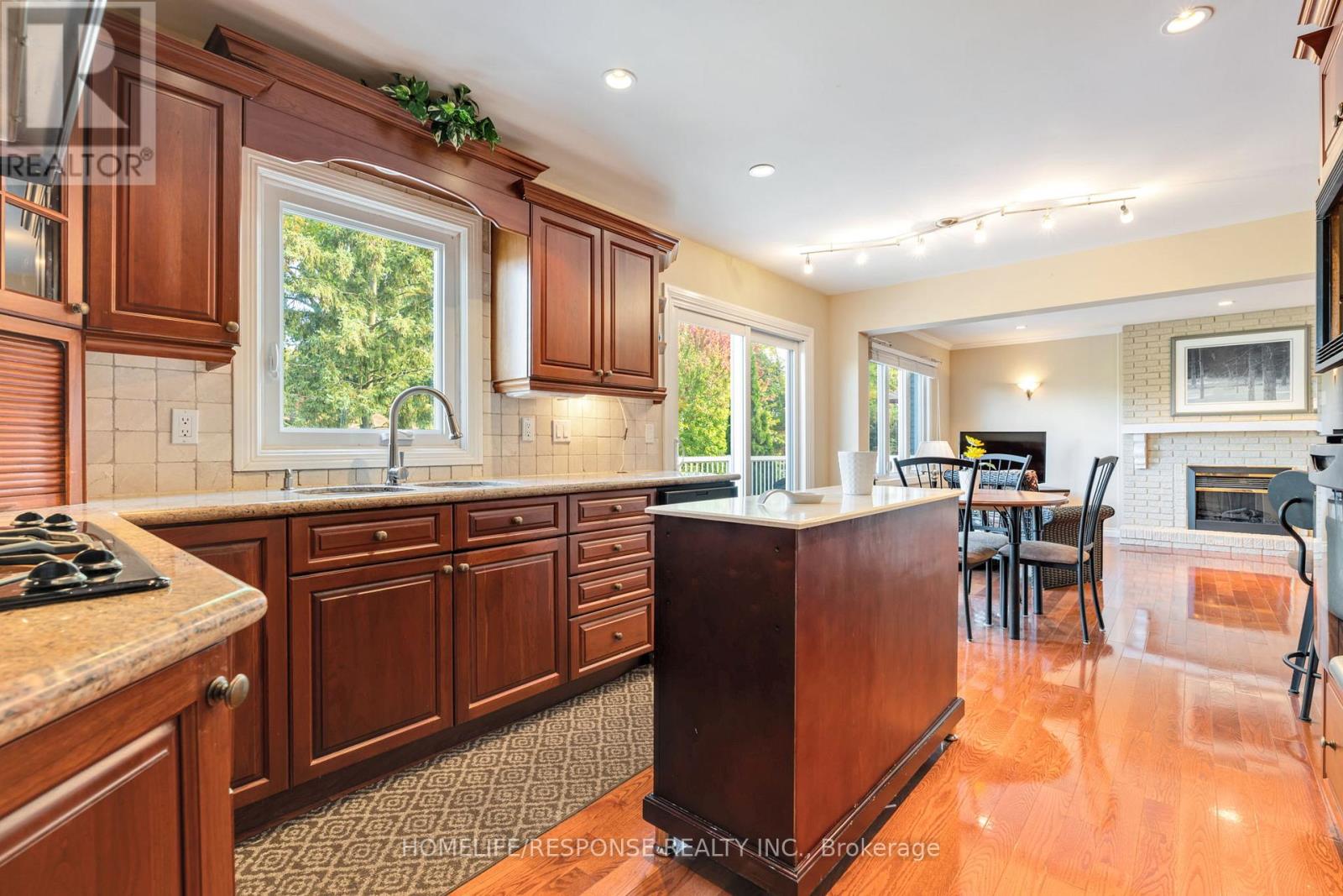 2543 King Forrest Drive, Mississauga, Ontario  L5K 2E5 - Photo 10 - W12522750