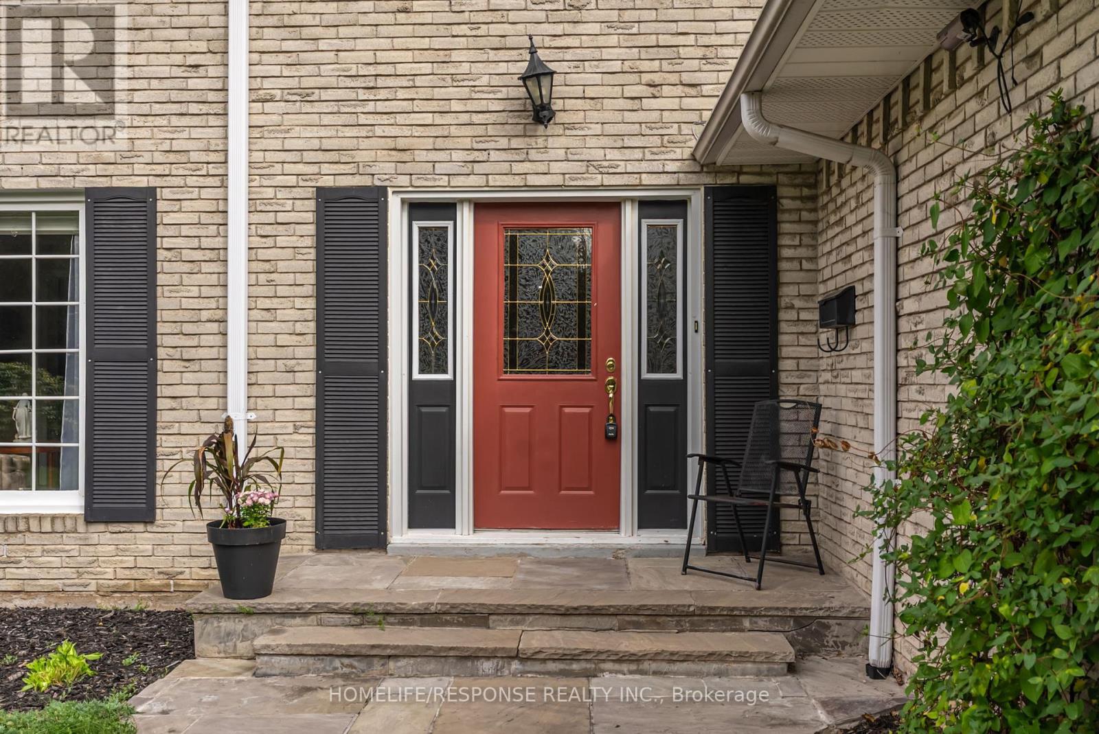 2543 King Forrest Drive, Mississauga, Ontario  L5K 2E5 - Photo 3 - W12522750