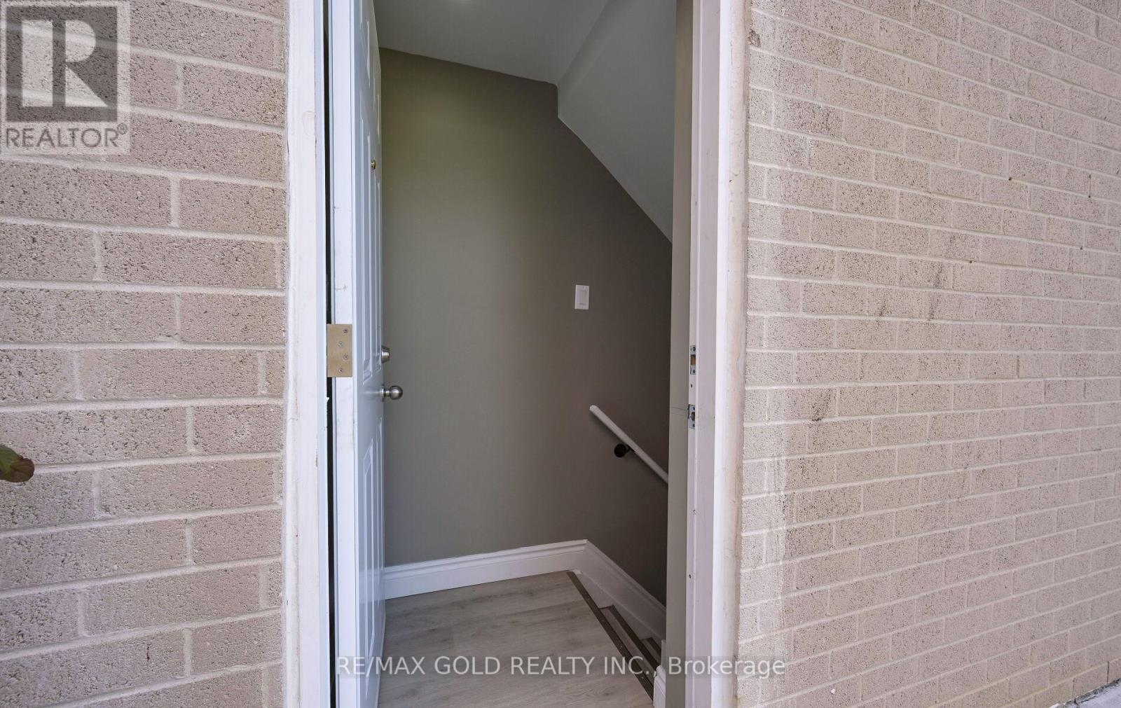 11 Huronia Court, Brampton, Ontario  L6S 2C7 - Photo 18 - W12522752