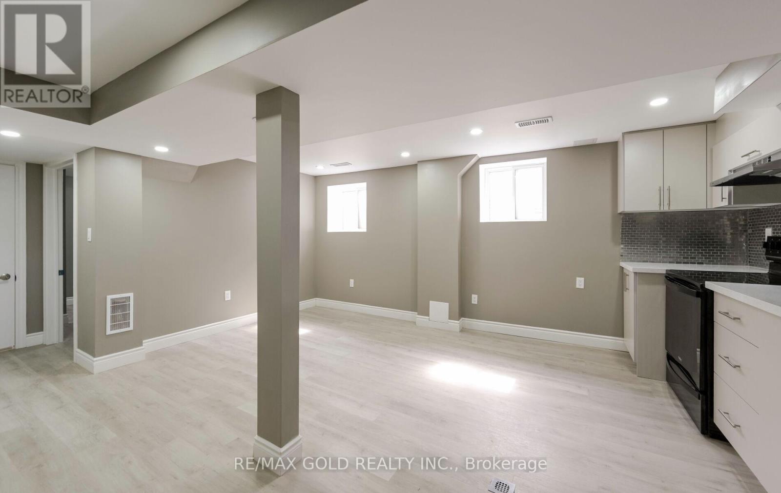 11 Huronia Court, Brampton, Ontario  L6S 2C7 - Photo 20 - W12522752