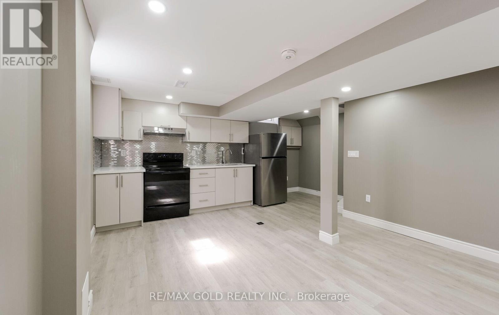 11 Huronia Court, Brampton, Ontario  L6S 2C7 - Photo 21 - W12522752