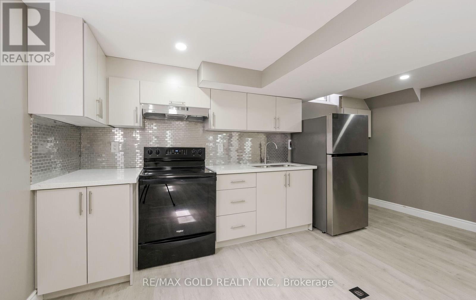 11 Huronia Court, Brampton, Ontario  L6S 2C7 - Photo 24 - W12522752