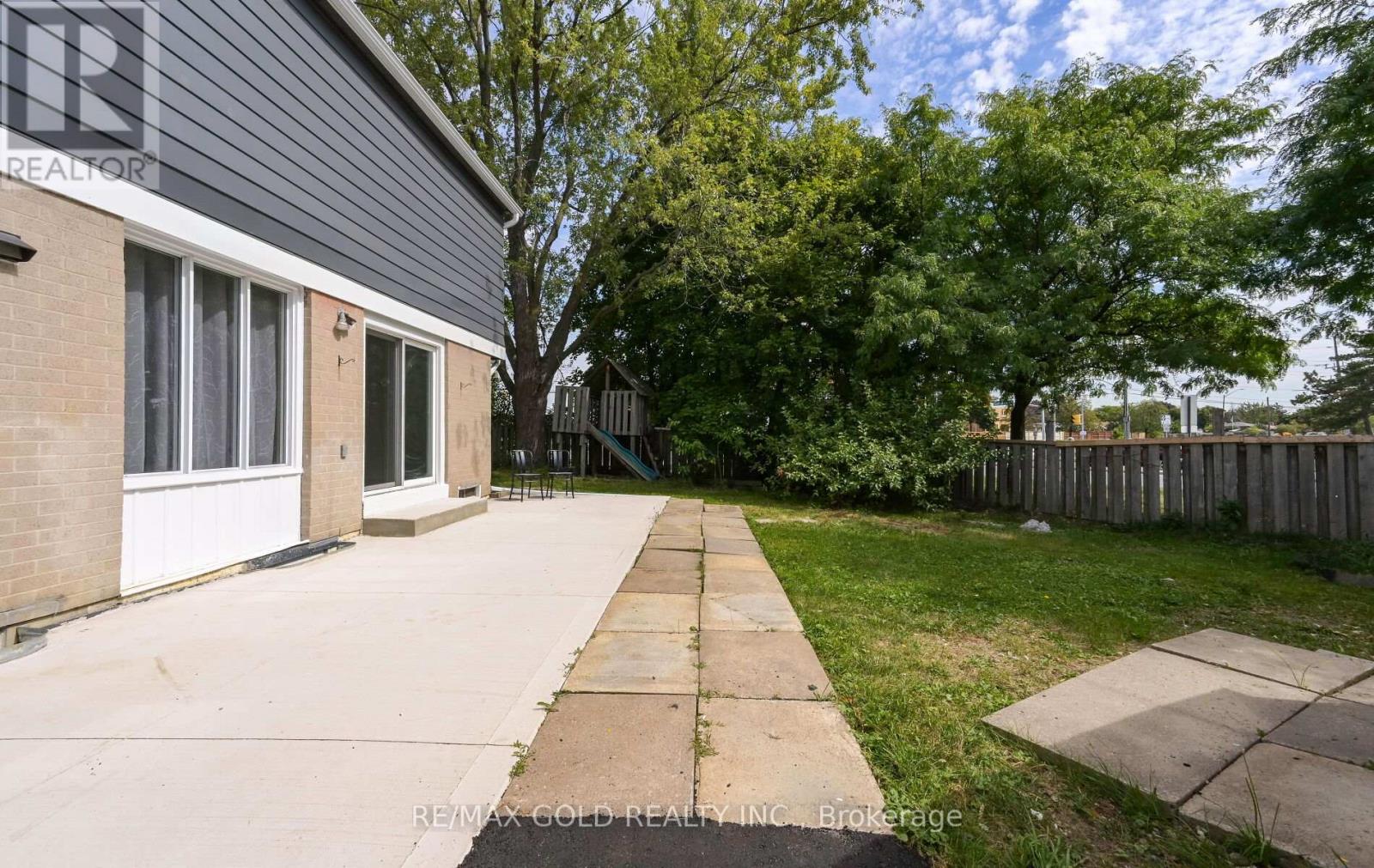 11 Huronia Court, Brampton, Ontario  L6S 2C7 - Photo 30 - W12522752