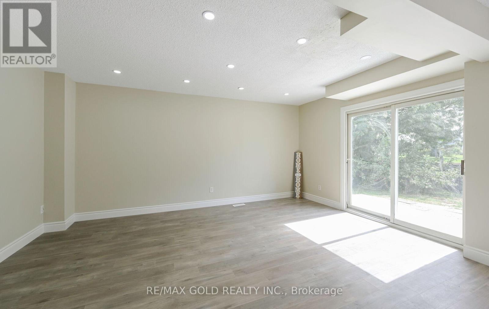 11 Huronia Court, Brampton, Ontario  L6S 2C7 - Photo 7 - W12522752