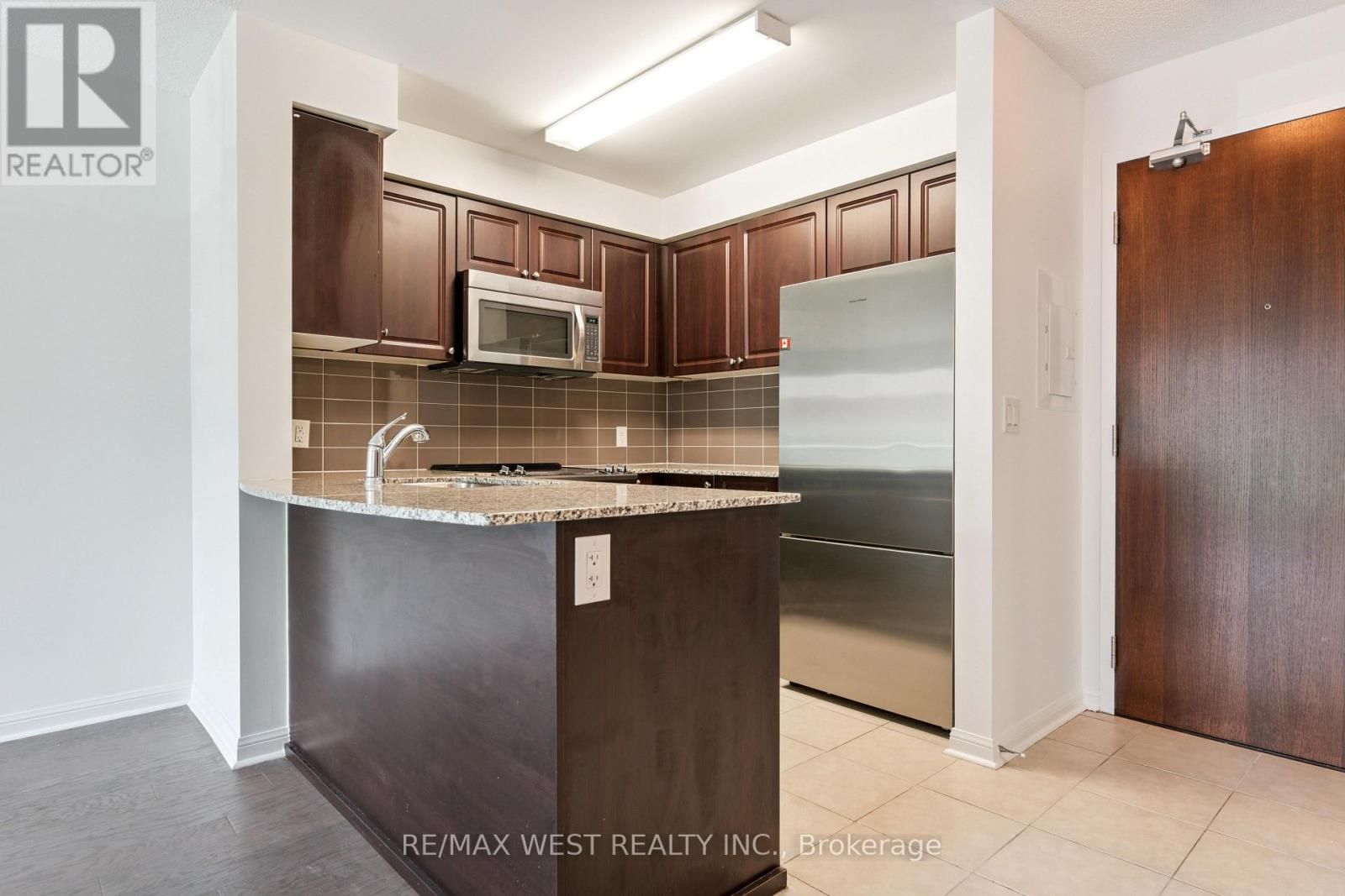 117 - 50 Via Rosedale, Brampton, Ontario  L6R 3Z7 - Photo 4 - W12522770