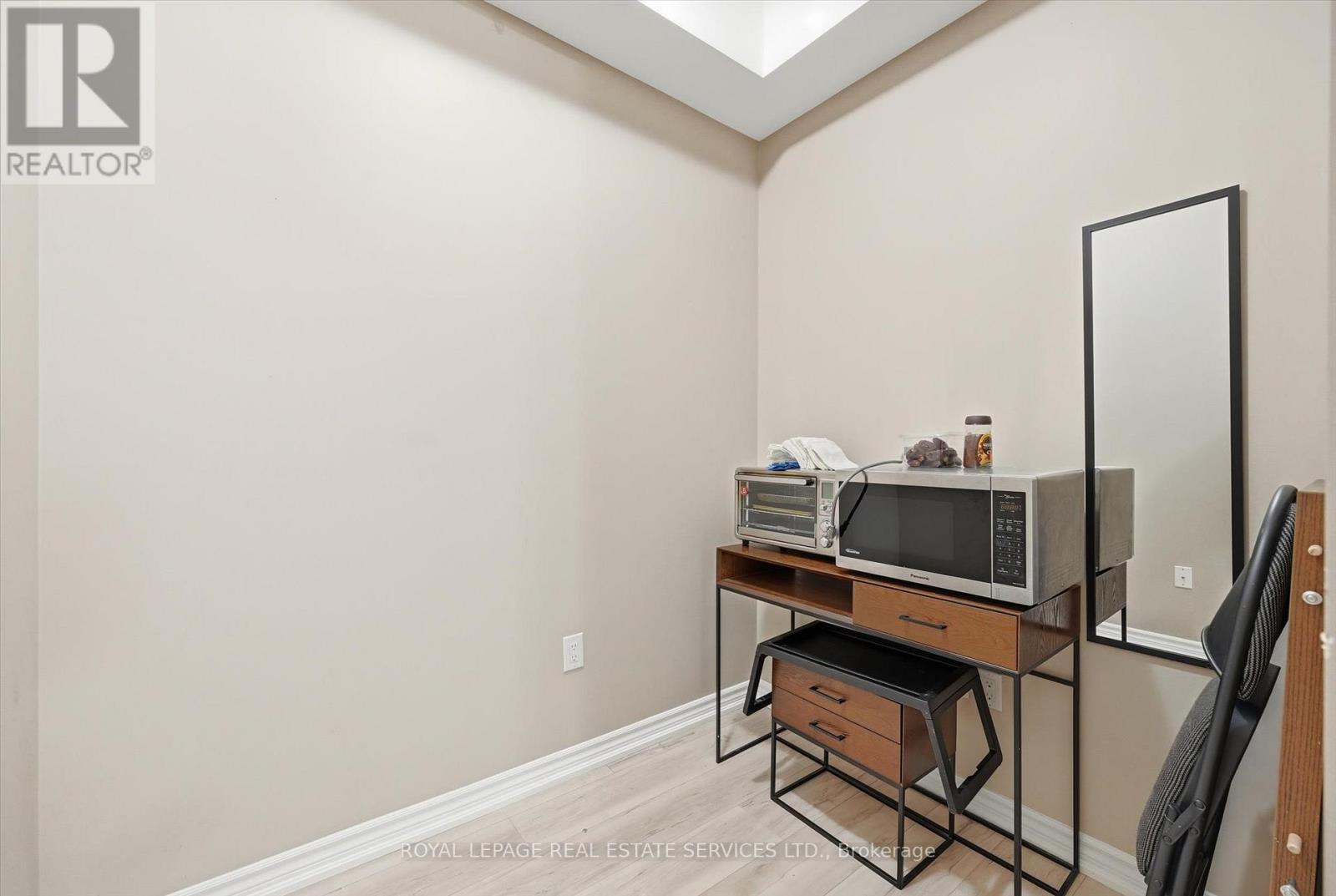 402 - 5020 Corporate Drive, Burlington, Ontario  L7L 0H7 - Photo 16 - W12522772