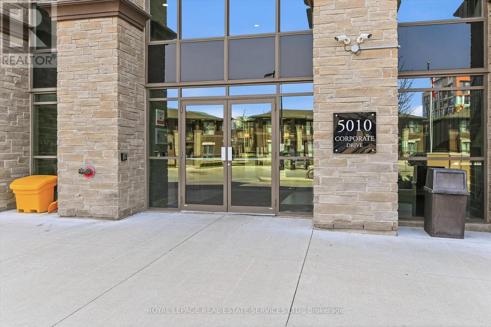402 - 5020 Corporate Drive, Burlington, Ontario  L7L 0H7 - Photo 4 - W12522772