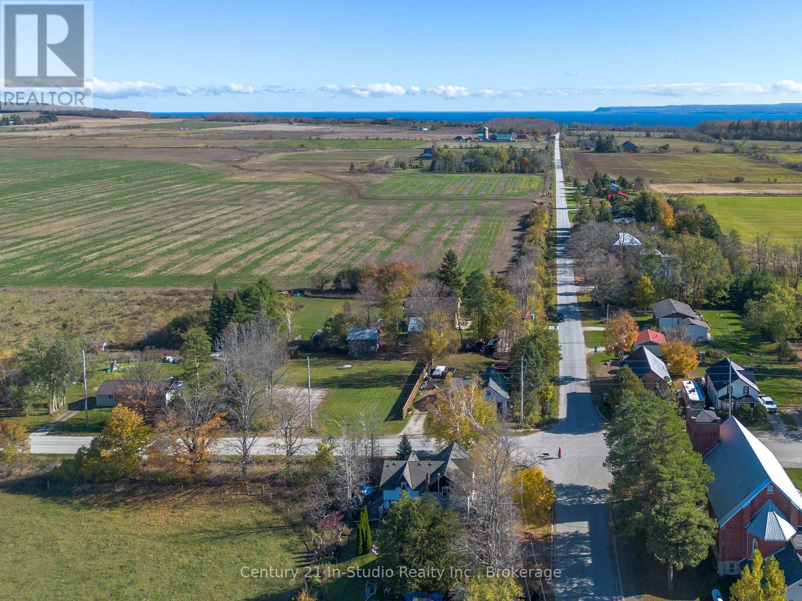 310003 Kemble Rock Road, Georgian Bluffs, Ontario N0H 1S0 - Photo 2 - X12522932