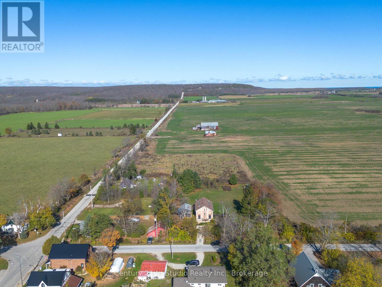 310003 Kemble Rock Road, Georgian Bluffs, Ontario N0H 1S0 - Photo 3 - X12522932