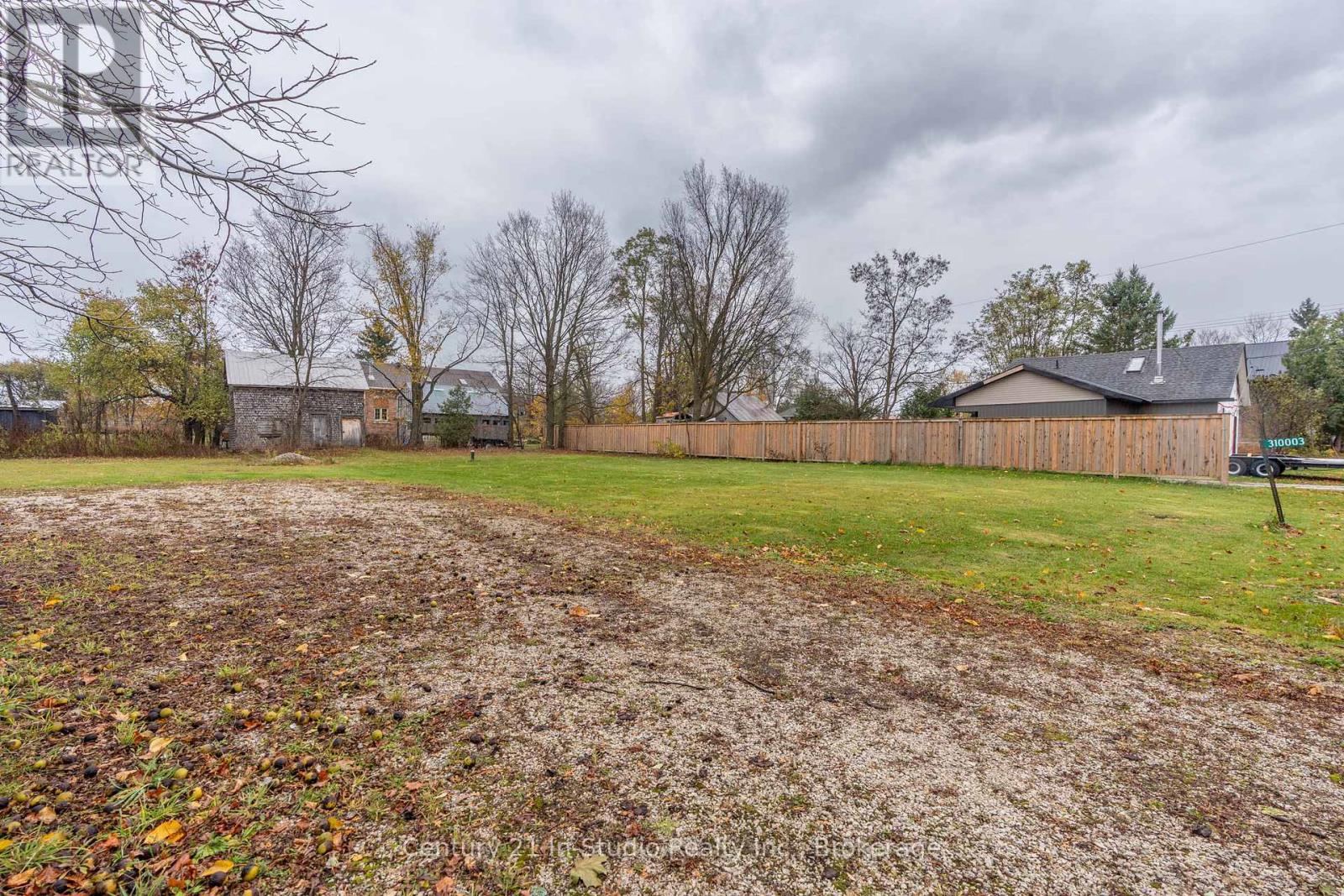 310003 Kemble Rock Road, Georgian Bluffs, Ontario N0H 1S0 - Photo 5 - X12522932