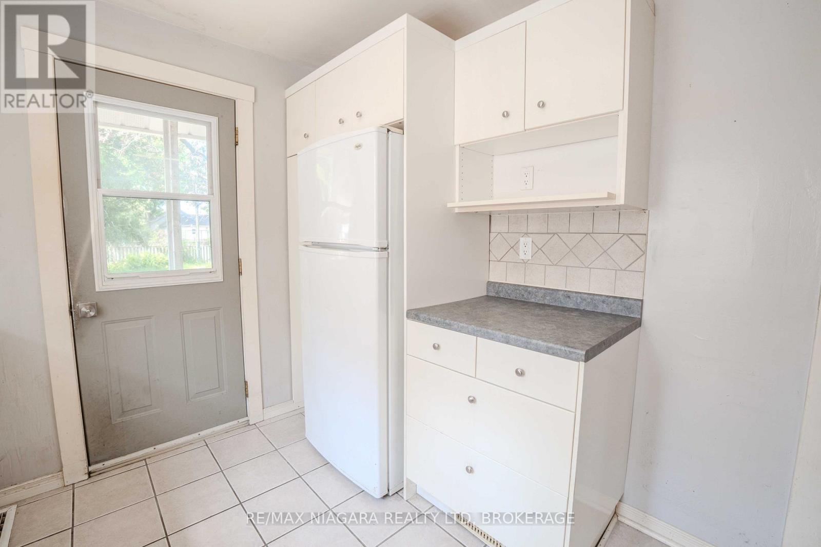 249 Russell Avenue, St. Catharines, Ontario  L2R 1X1 - Photo 11 - X12488382