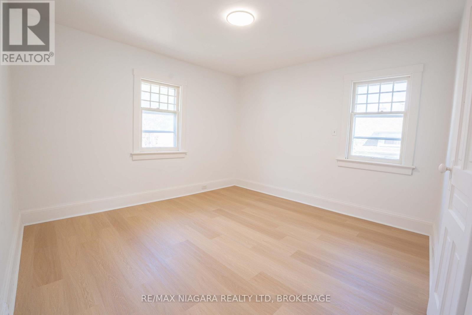 249 Russell Avenue, St. Catharines, Ontario  L2R 1X1 - Photo 19 - X12488382