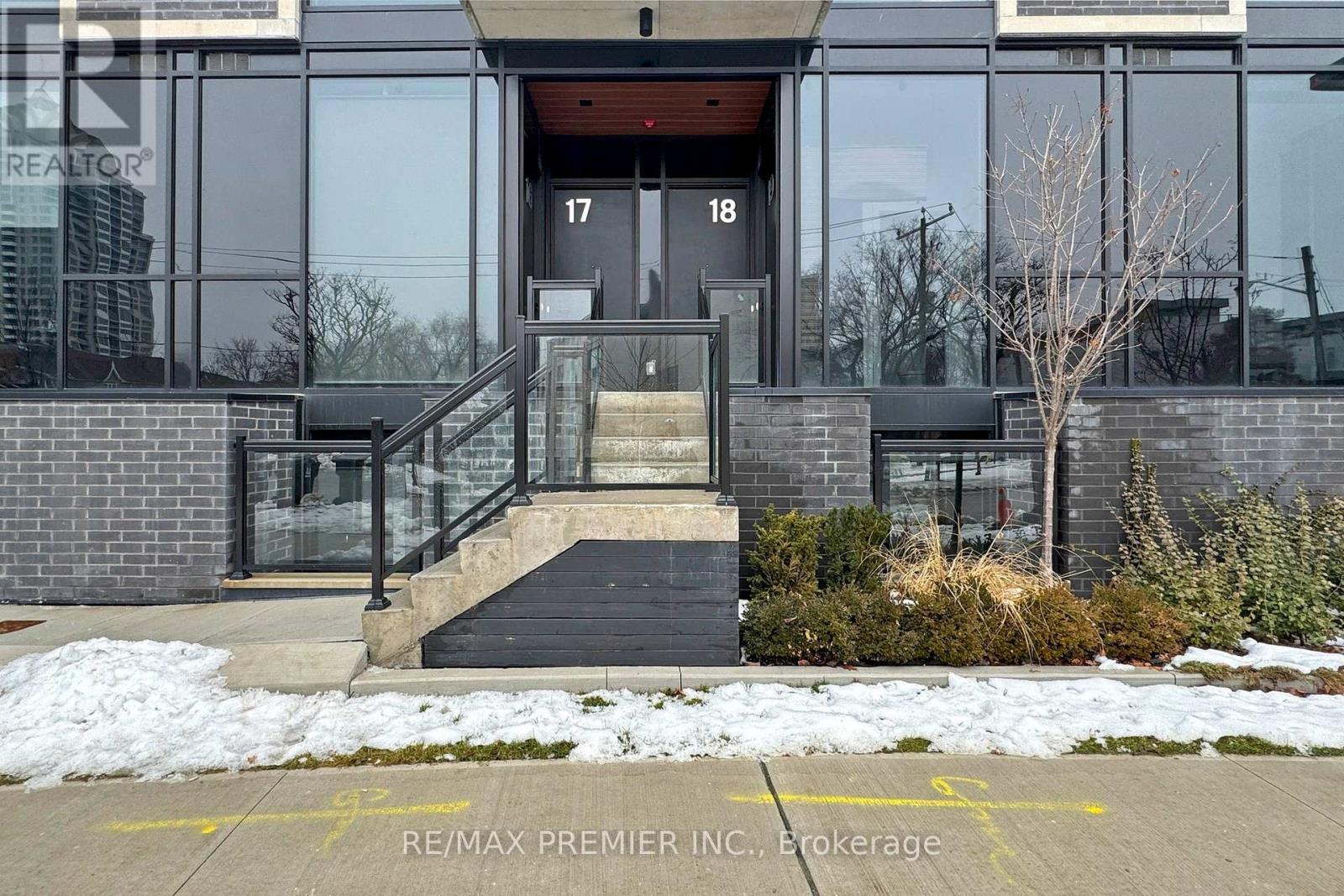 19 - 12 Dervock Crescent, Toronto, Ontario M2K 1A7 - Photo 3 - C12522810