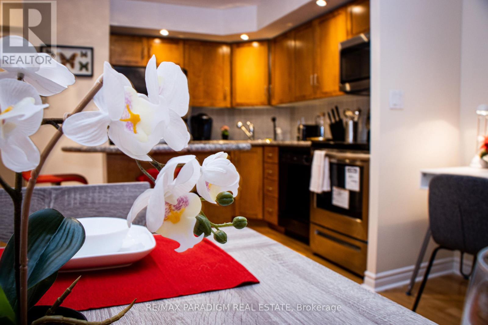 704 - 270 Wellington Street W, Toronto, Ontario  M5V 3P5 - Photo 8 - C12522884