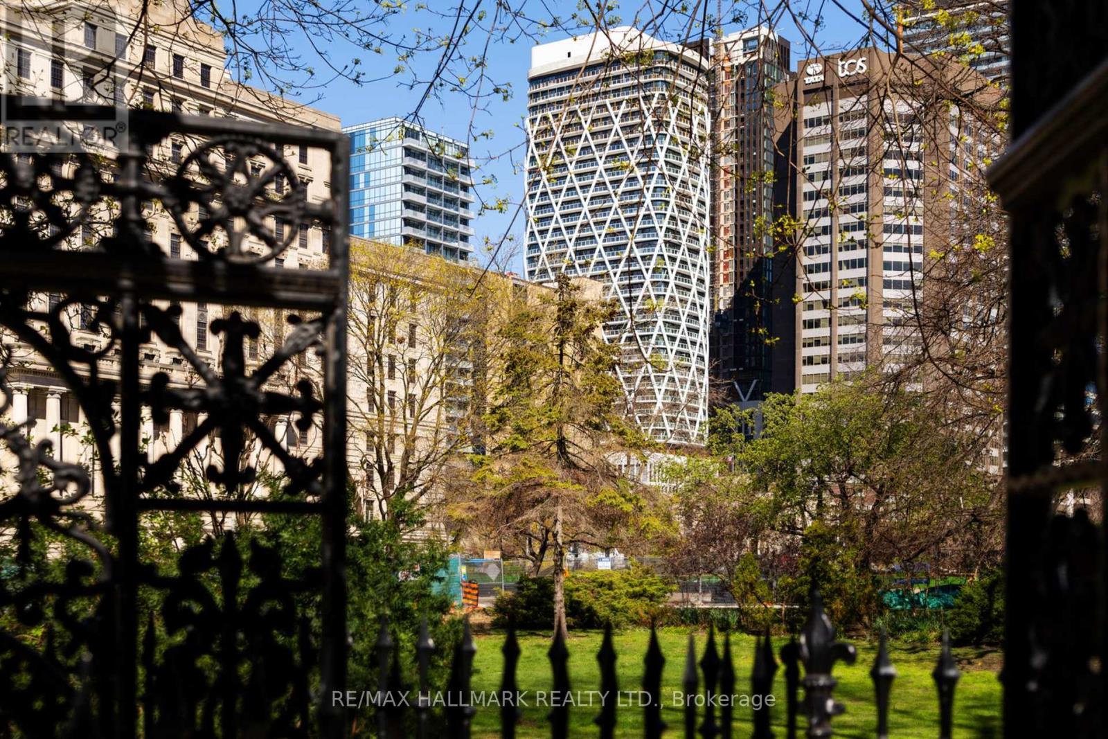 2411 - 230 Simcoe Street, Toronto, Ontario  M5T 0E2 - Photo 2 - C12522906