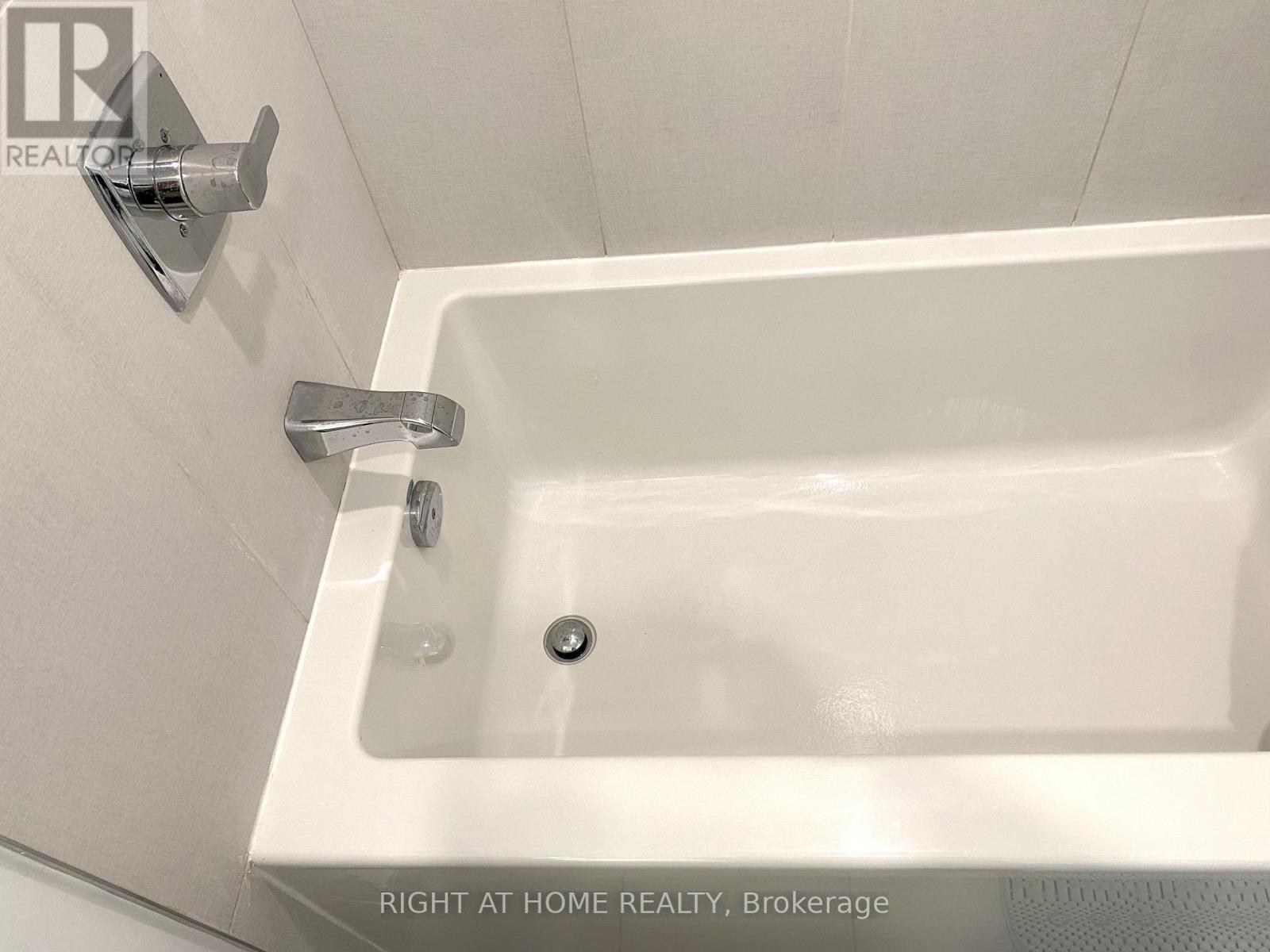 2901 - 30 Inn On The Park Drive, Toronto, Ontario  M3C 0P7 - Photo 21 - C12522988